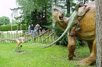 Dinopark im Urwelt-Museum Hauff