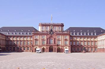 Ehrenhof Schloss Mannheim