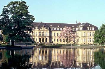 Neues Schloss Stuttgart und Ecksee
