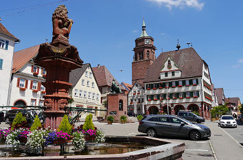 Marktplatz in Weil der Stadt mit Rathaus