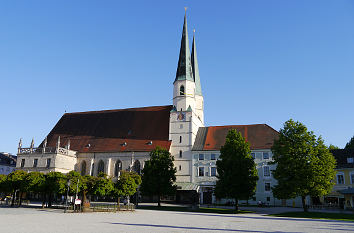 Stiftskirche Kapellplatz Altötting