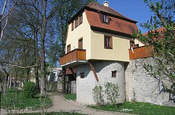 Stadtmauer mit Wohnhaus in Dettelbach