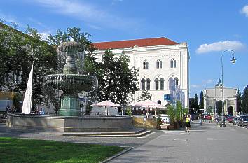 Geschwister-Scholl-Platz und Universität in der Ludwigstraße