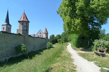 Stadtmauer mit Rundtürmen in Seßlach