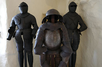 Ritterrüstungen im Museum Burg Runkel