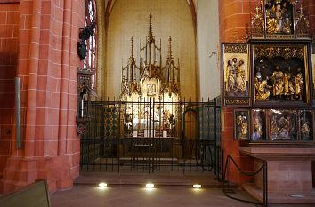 Altar im Kaiserdom Frankfurt
