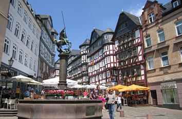 Marktplatz im Marburg mit Marktbrunnen
