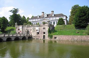 Wassergraben, Festungstor und Schloss in Bad Pyrmont
