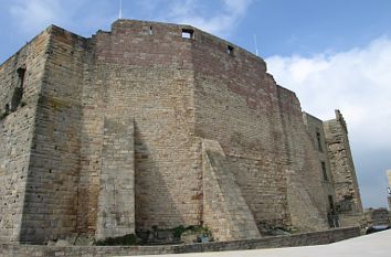 Burgmauer Hambacher Schloss