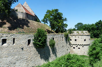 Burgmauer mit Geschützturm auf Burg Querfurt