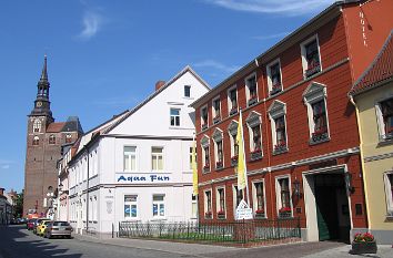 Kirchstraße mit St. Stephanskirche in Tangermünde