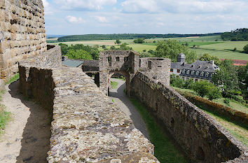 Wehrgang und Vorburg Burg Münzenberg