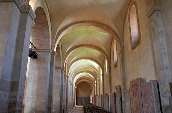 Romanischer Innenraum Abteikirche Kloster Eberbach