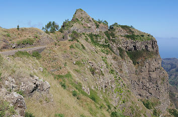 Bergstraße von Ribeira Grande zum Krater Cova Santo Antão