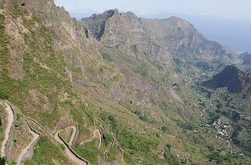 Wanderweg vom Krater Cova nach Paúl auf Santo Antão